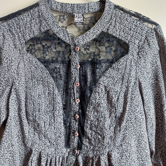 FREE PEOPLE ♡ Ladies Top - Picture 2 of 9